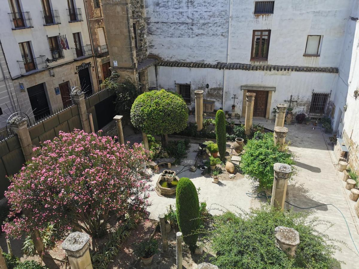 Apartamentos Tres Llaves Palacio De Vela De Los Cobos Úbeda Eksteriør billede